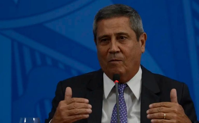 Braga Netto foi preso sob suspeita de interferir em investigação de trama golpista