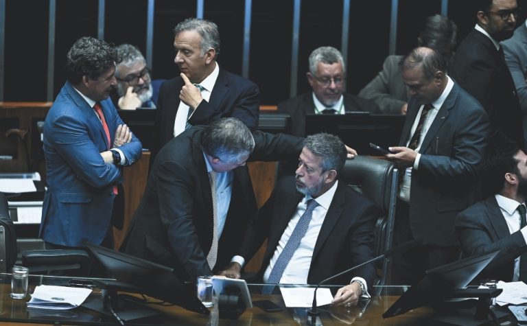 Deputados aprovam a reforma que vai mudar os impostos no País