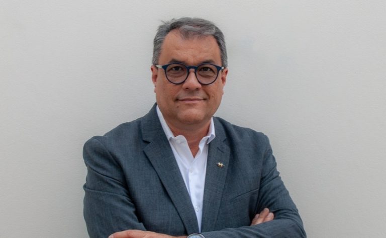 Empresários encerram negócios por não encontrar quem trabalhe