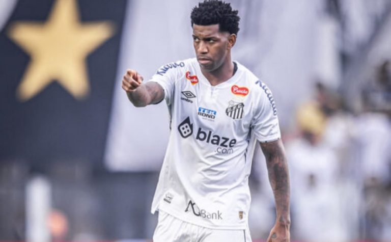 Gil desiste da aposentadoria e renova vínculo com o Santos por mais uma temporada