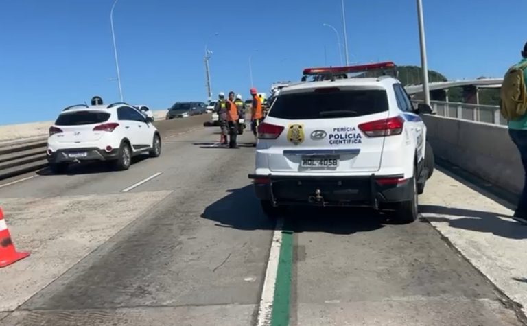 Motociclista morre após bater em carro com pane na Terceira Ponte