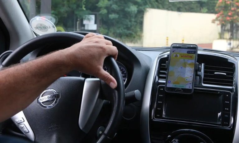 Relatório para a reforma tributária acata mudança para motorista de aplicativo