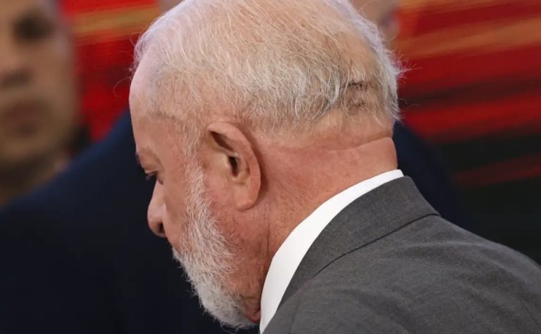 Lula está lúcido, orientado e conversando, diz boletim médico sobre presidente