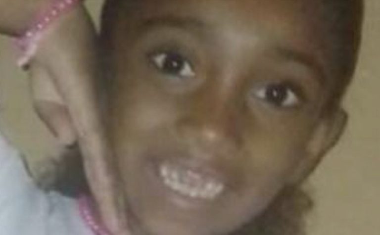 Menina de 8 anos quase infarta após ser picada por escorpião no Norte do ES