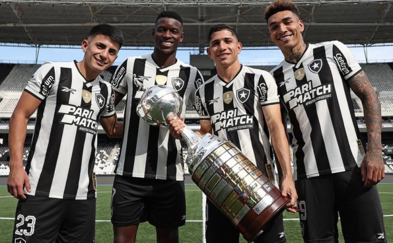 Messi, trio do Botafogo e ex-Fluminense concorrem a prêmio de melhor da América