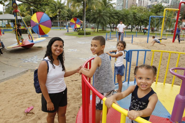 Oficinas de tecnologia e ciência na programação gratuita de férias