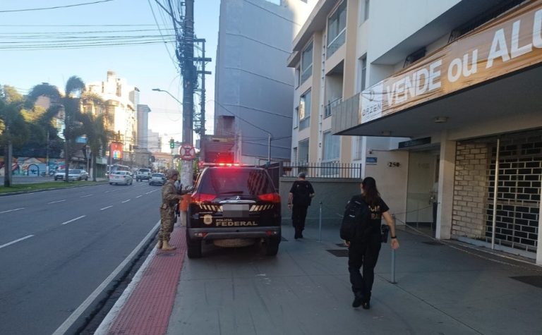 PF realiza operação em Vitória para combater pornografia infantil na internet