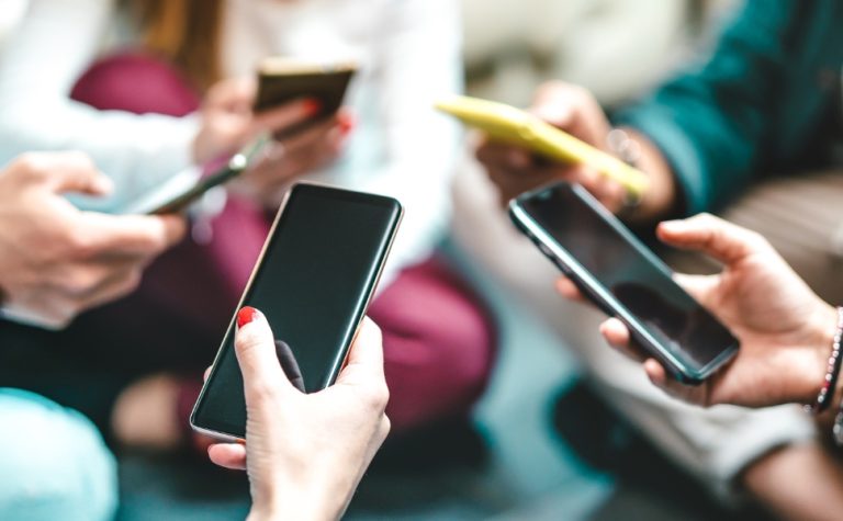 Pacotes de TV, celular e internet podem ter reajuste no meio do contrato