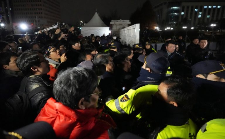 População sul-coreana se mobiliza contra lei marcial em Seul