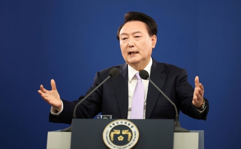 Na Coreia do Sul, oposição pede impeachment de presidente
