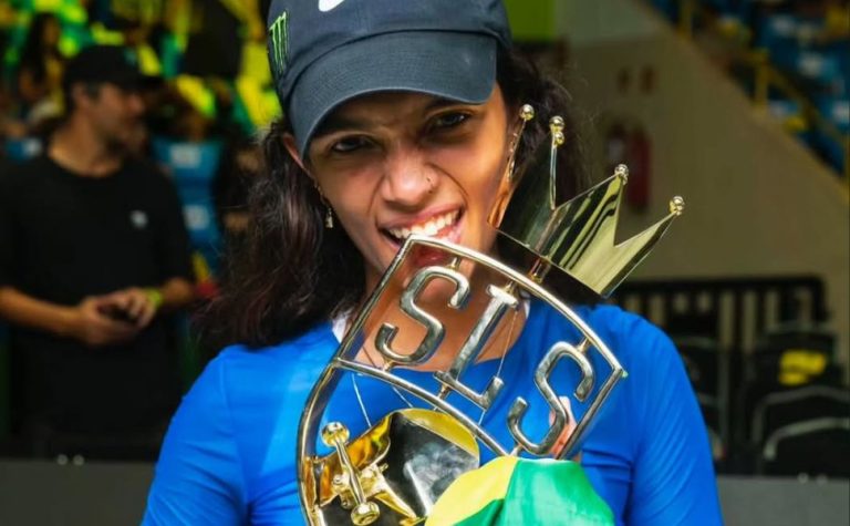 Rayssa Leal tira 9,1 na última nota, levanta a torcida e é tricampeã do Super Crown