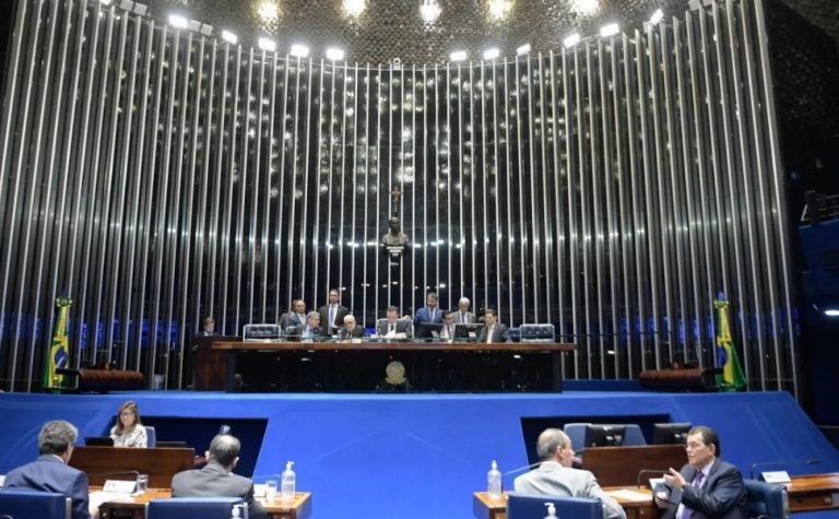 Senado aprova projeto que limita ganho do salário mínimo e muda regras do BPC