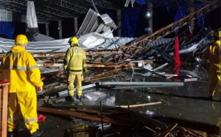 Temporal derruba pavilhão e fere 50 pessoas que participavam de festival no RS