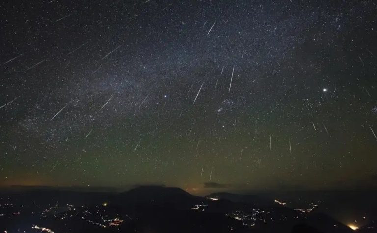 Última grande chuva de meteoros do ano ocorre na noite desta sexta