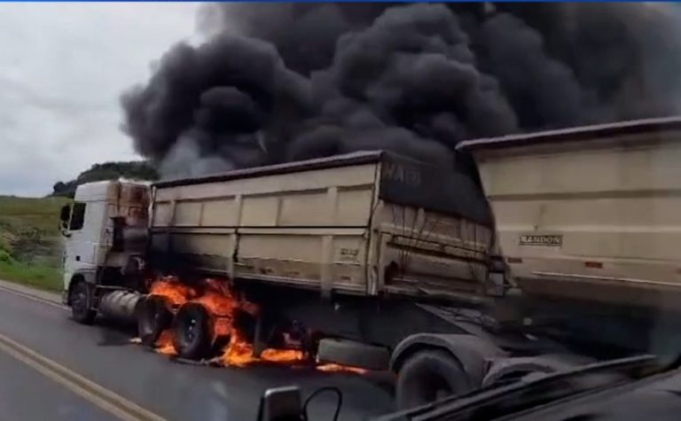 VÍDEO: Carreta pega fogo na BR-259 no Norte do ES