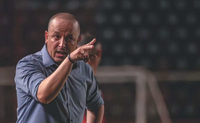 Vitória apresenta comissão técnica da nova temporada
