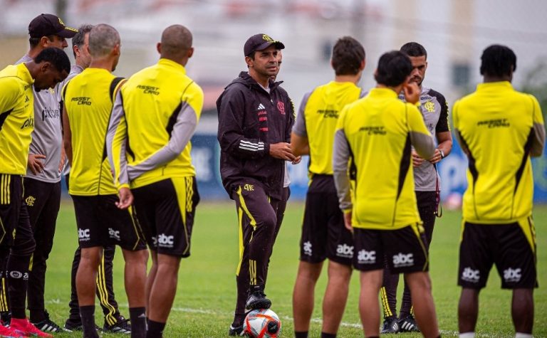Após derrota na estreia, Flamengo volta a campo contra o Madureira