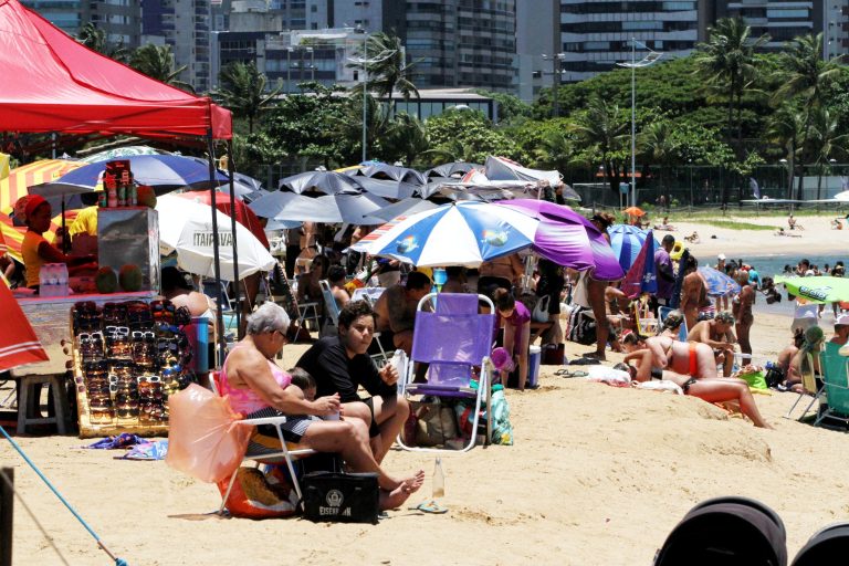 MPF pede que empresário seja multado após intimidar banhistas em praia no ES