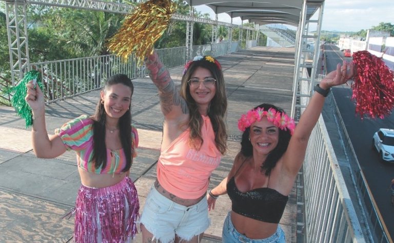 Camarote com pagode e mordomias para os foliões