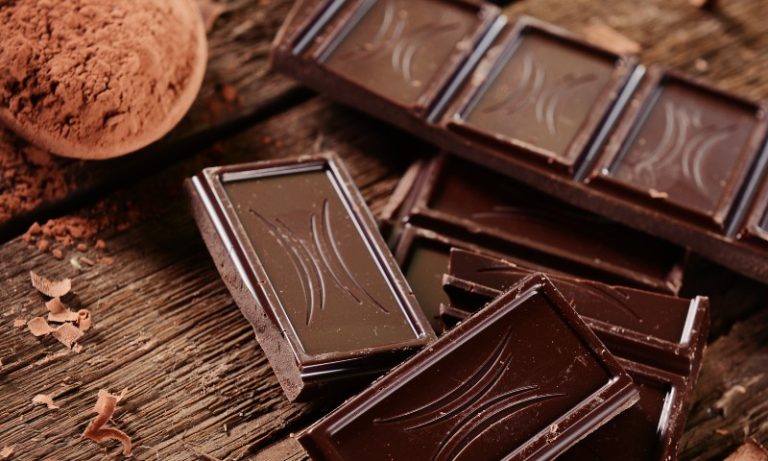 Chocolate acumula inflação de quase 12% com disparada do cacau