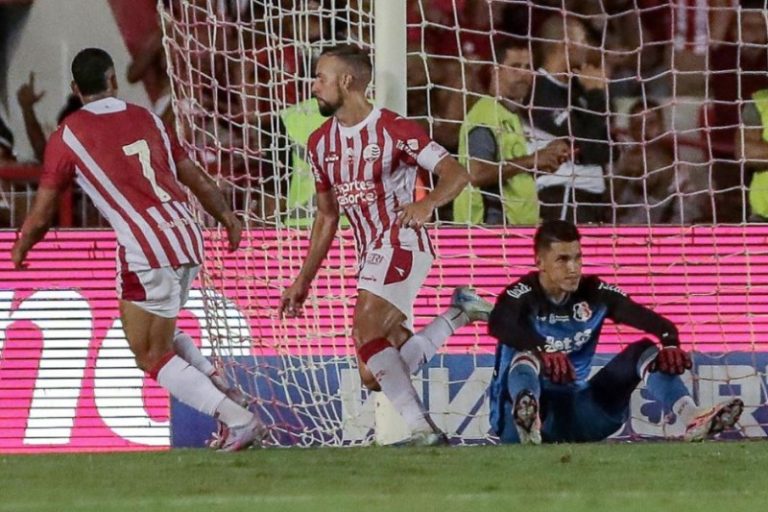 Com gol irregular, Náutico vence Santa Cruz por 2×1 para delírio dos alvirrubros