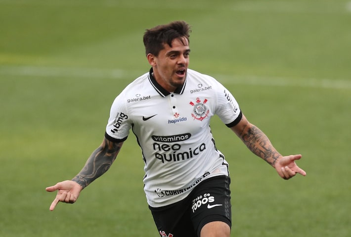 Cruzeiro mantém postura agressiva no mercado e oficializa corintiano Fagner