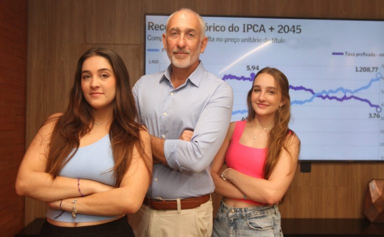 Educação financeira: adolescentes usam mesada para investir