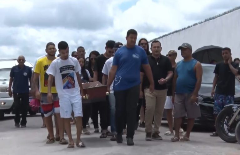 Emoção na despedida de MC Rafinha: veja vídeos do velório e do último show dele