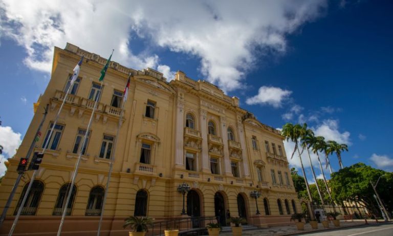 Governo de Pernambuco divulga calendário de pagamento dos servidores para 2025
