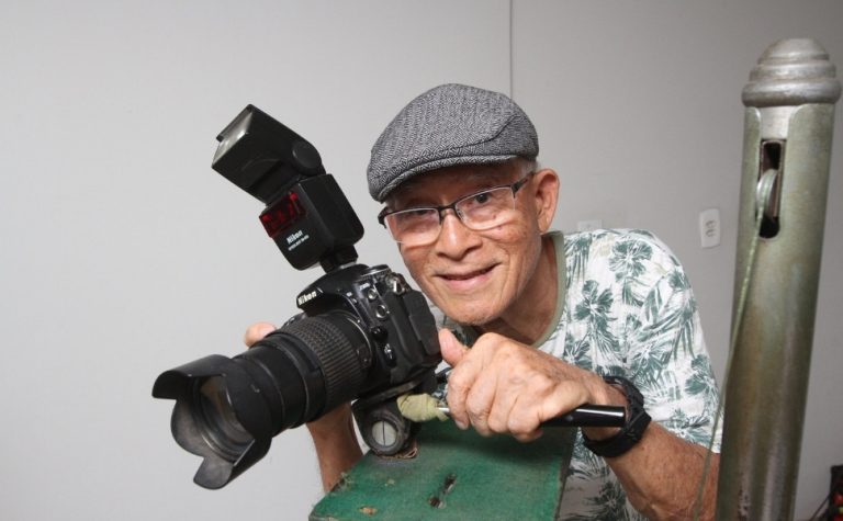 Japonês faz há meio século fotos para documentos no ES