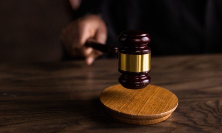 Dono de lanchonete é condenado a pagar R$ 1 milhão por trabalho infantil e assédio