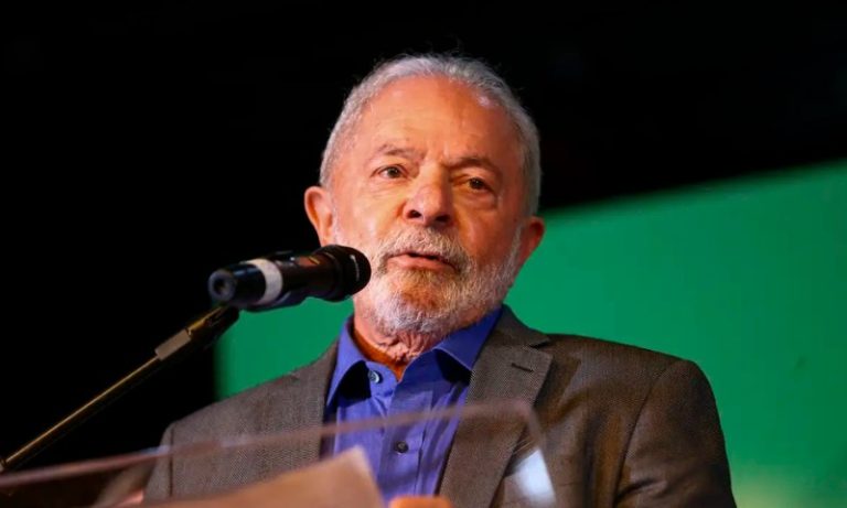 Lula faz novo exame e é liberado por médicos para viajar