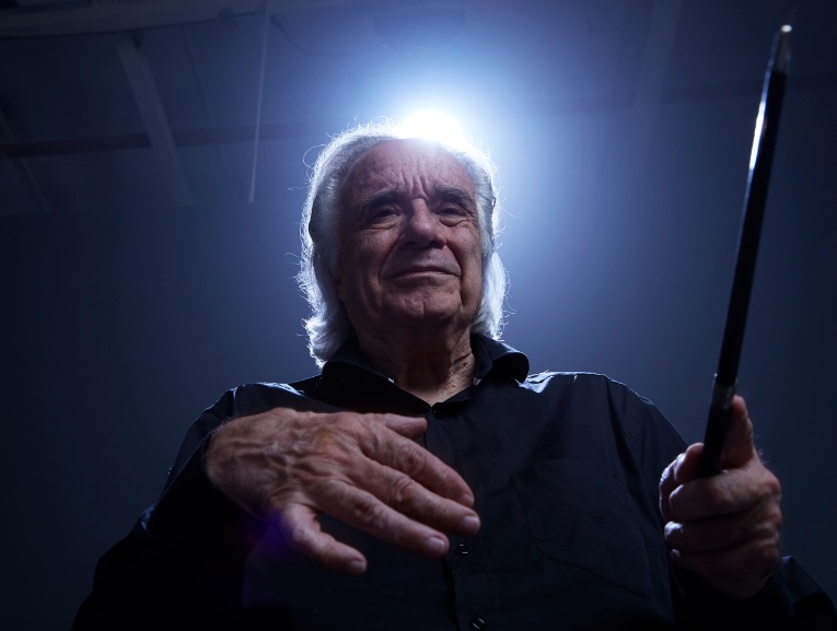 Maestro João Carlos Martins passa por cirurgia após ser internado em SP