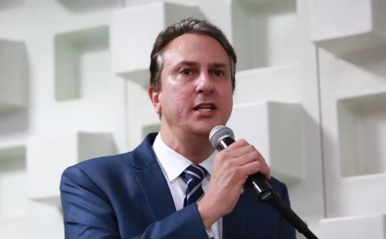 Ministro da Educação anuncia reajuste no piso salarial de professores