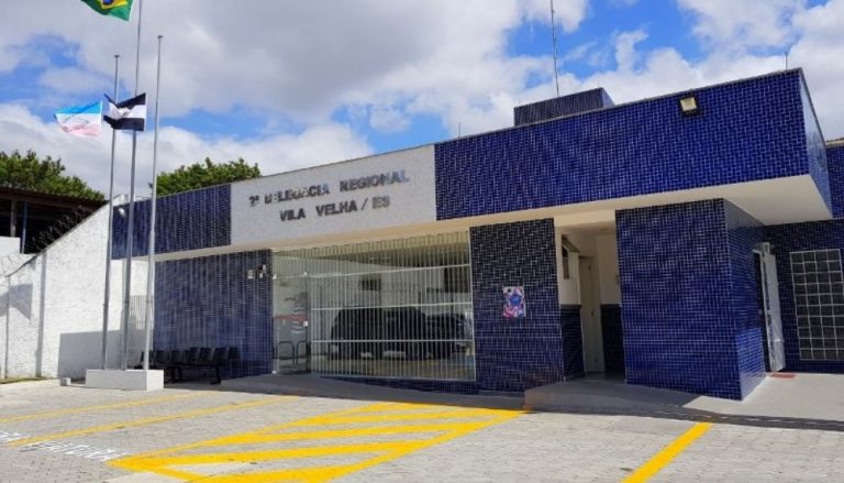 Criminoso “manda” cão morder policial durante abordagem