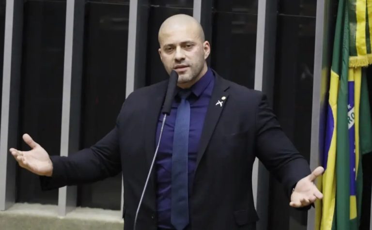 PF apreende arma de Daniel Silveira após determinação de Moraes