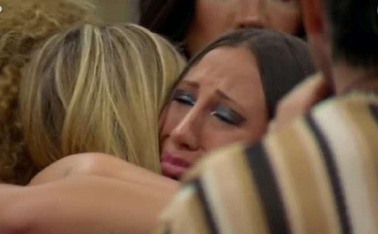 Participante do Big Brother argentino é expulsa por ser planta