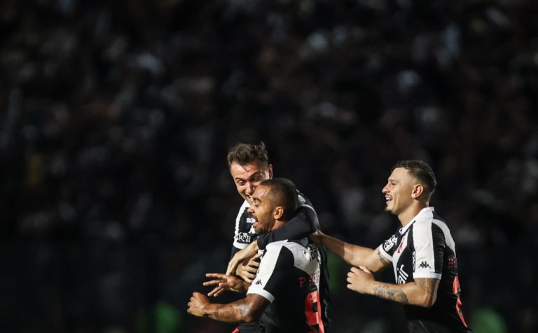 Paulo Henrique decide, Vasco supera o Maricá e é o único invicto do Carioca
