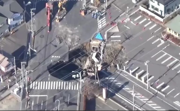 Por que Japão não consegue resgatar idoso que caiu em cratera há 4 dias