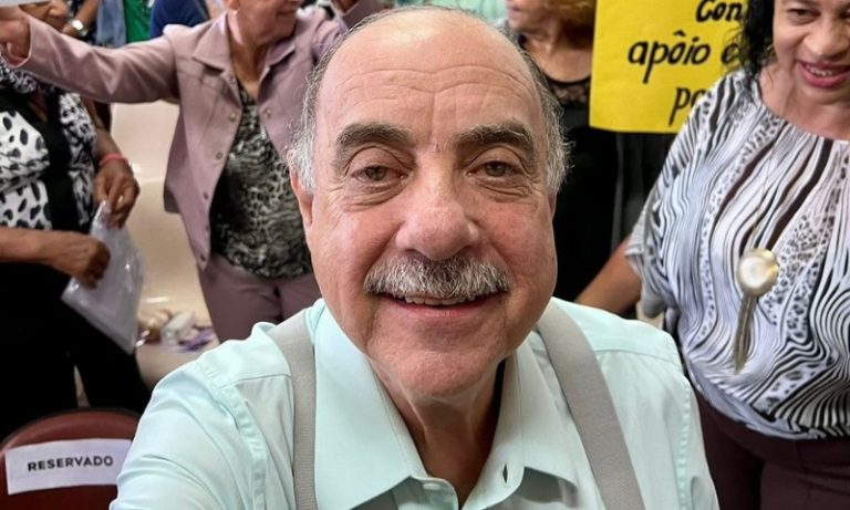 Prefeito de BH volta a ser internado para tratar insuficiência respiratória