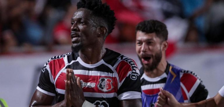 Santa Cruz vence o Retrô nos minutos finais e assume liderança