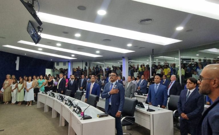 Saulinho da Academia à frente da Mesa Diretora na Serra