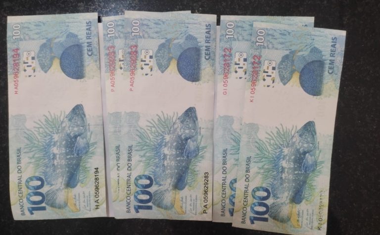 Suspeitos são presos após receberem dinheiro falso pelos Correios