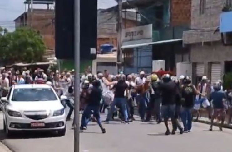 “Torcidas” do Santa e do Sport voltam a travar cenas de violência; COM VÍDEOS