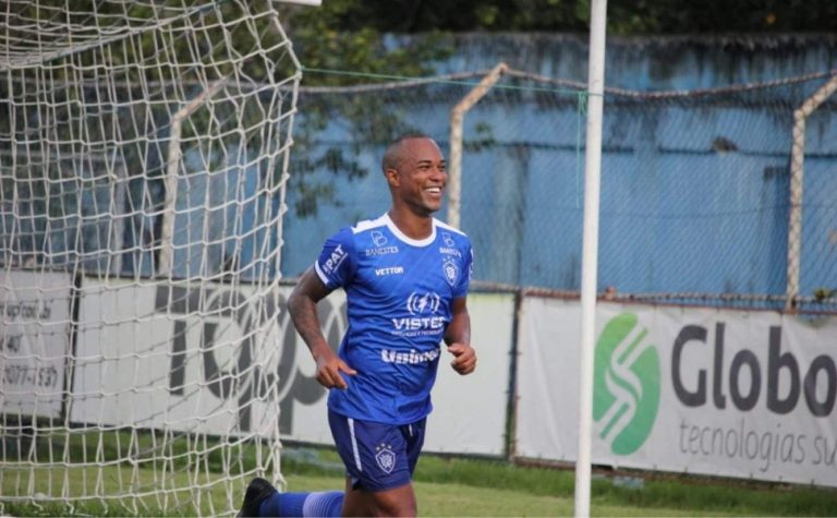 Vitória anuncia retorno do atacante Edinho