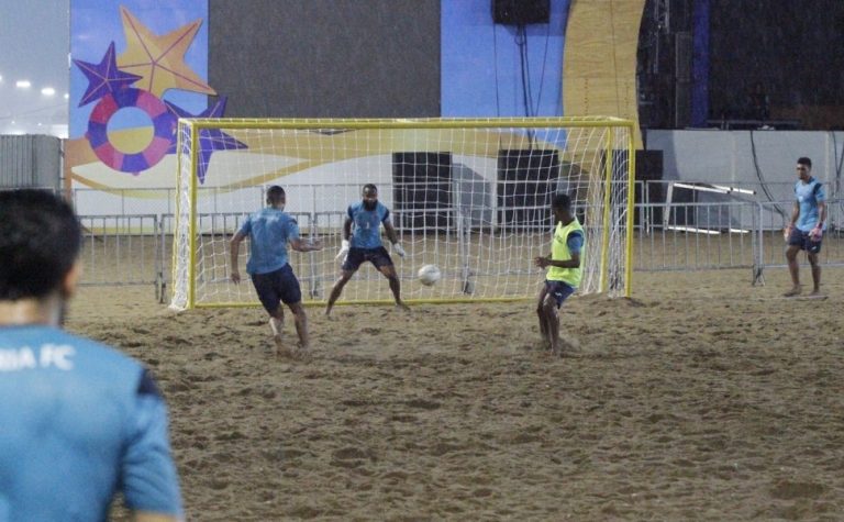 Vitória faz treino aberto na areia de Camburi
