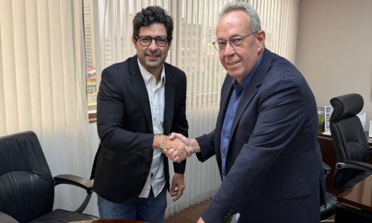 Álvaro Porto transmite presidência da Alepe a Rodrigo Farias