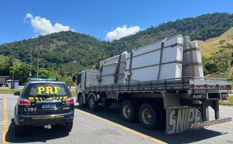 Caminhão é flagrado com mais 9 toneladas de excesso de peso em rodovia no Sul do ES