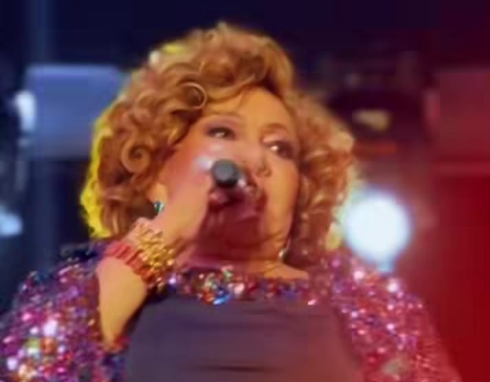Cantora Alcione passa mal e abandona show em prévia carnavalesca de Olinda