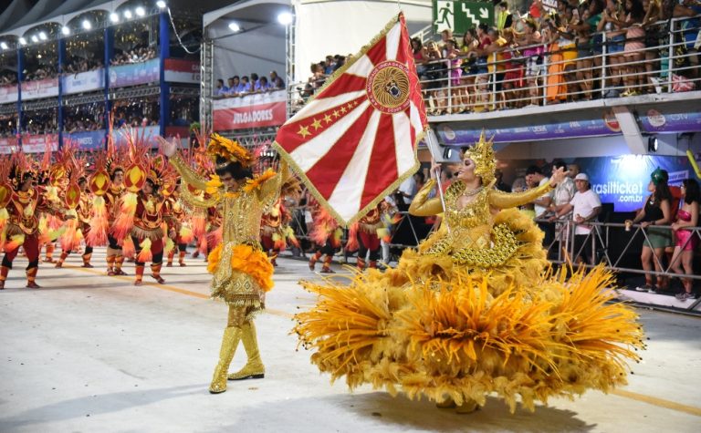 Carnaval ES: desfile, blocos e folia nas montanhas